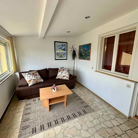 Apartament In 54353 Crikvenica