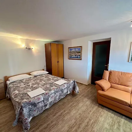 Appartamento In 54353 *