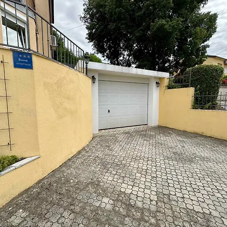 Appartamento In 54353 Crikvenica