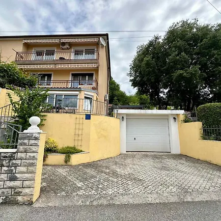 Appartamento In 54353 Crikvenica